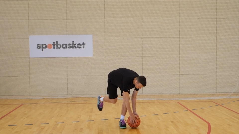 Basket crane balance with the ball